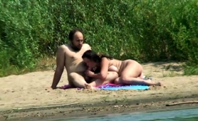 Beach Voyeur Finds A Horny Couple Enjoying Wild Sex
